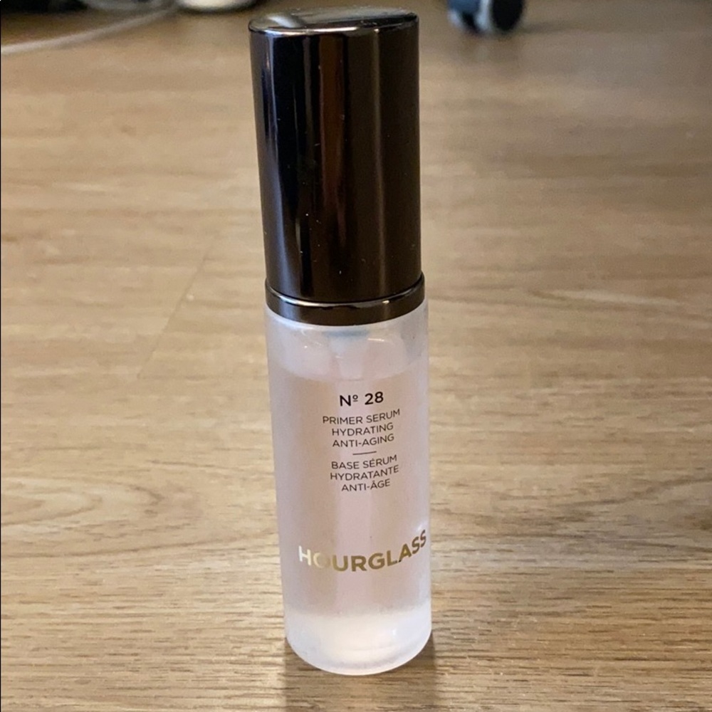 Hourglass No 28 primer serum
